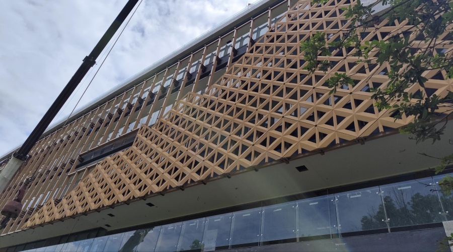 惠州茶葉產業園彩色UHPC鏤空幕墻板工程案例